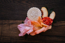 Load image into Gallery viewer, Viori Beauty - Limited Edition | Shampoo Bar | Peach Hibiscus

