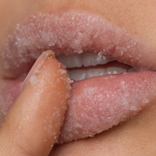 Load image into Gallery viewer, Poppy &amp; Pout - Lip Scrub, Pomegranate Peach
