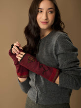 Load image into Gallery viewer, WUAMAN - Alpaca - Eva Alpaca Wrist Warmers | Embroidery | Reversible | Fall: Lilac
