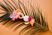 Load image into Gallery viewer, Viori Beauty - Limited Edition | Shampoo Bar | Peach Hibiscus
