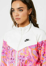 Load image into Gallery viewer, Nike Women&#39;s Sportswear Floral Printed Cropped Jacket, Pink, XS
