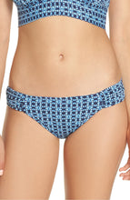 Load image into Gallery viewer, Tommy Bahama Women&#39;s Aqua Petals Reversible Hipster Bikini Bottoms, XL/16
