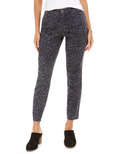 Load image into Gallery viewer, Style &amp; Co Women's Curvy-Fit Skinny Printed Jeans, Wild Puma Print, 18

