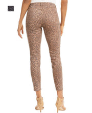 Load image into Gallery viewer, Style &amp; Co Women's Curvy-Fit Skinny Printed Jeans, Wild Puma Print, 18

