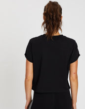 Load image into Gallery viewer, DKNY Women&#39;s Sport Boxy Tee Oversized Label Cropped T-Shirt, Black, S
