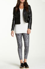 Load image into Gallery viewer, Vigoss Junior's Women's Geometric Print Legging, Gray, XS
