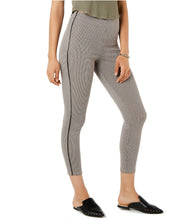Load image into Gallery viewer, Hue Women's Houndstooth High-Waist Cropped Skimmer Leggings, Brown, M
