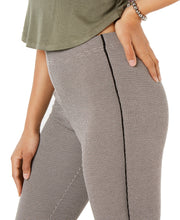 Load image into Gallery viewer, Hue Women's Houndstooth High-Waist Cropped Skimmer Leggings, Brown, M
