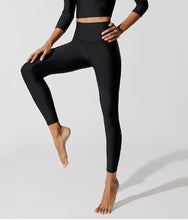 Load image into Gallery viewer, Alo Yoga Women&#39;s Airlift High-Rise 7/8 Midi Leggings, Black, Large
