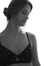 Load image into Gallery viewer, Cosabella Women&#39;s Keyhole Printed Bralette Bra, Black Flower Field, S
